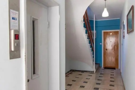 Lavish & Spacious APT with Stunning Seaview, 10 Min ATH Airport