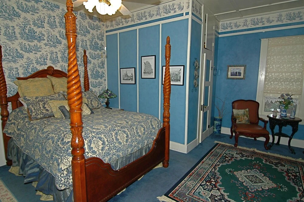 Southern Charm Lodging