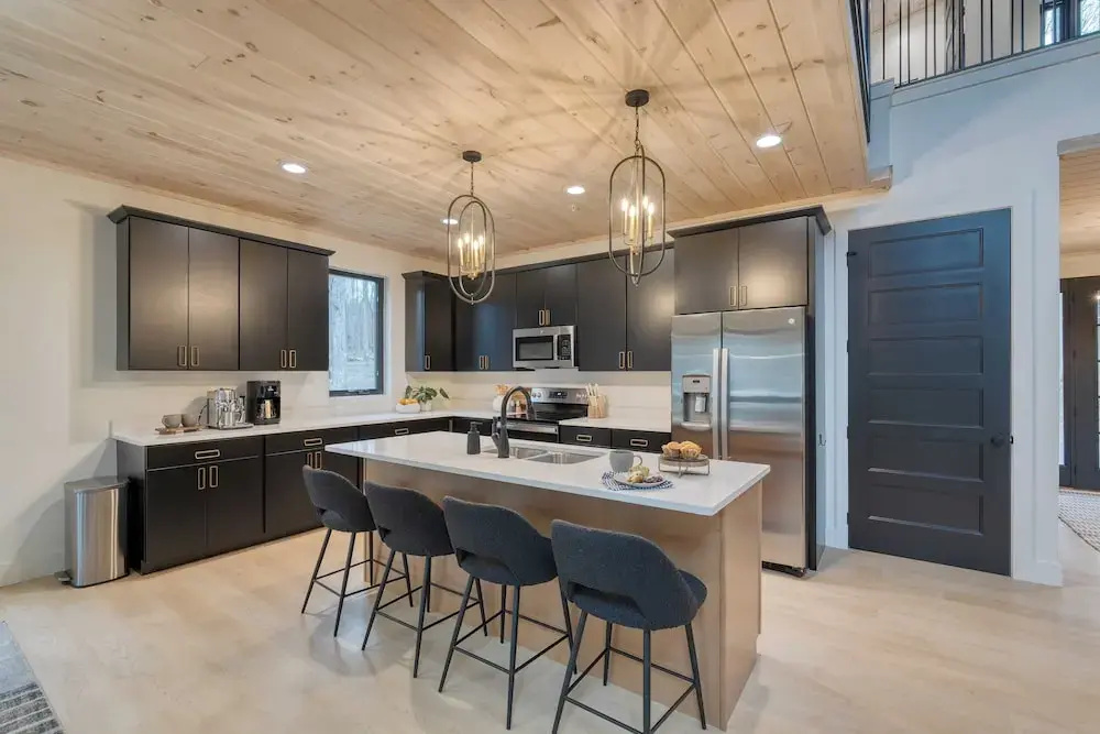 Kings Crown by Avantstay Indoor Pool, Hot Tub, Firepit, Theater All-season Retreat