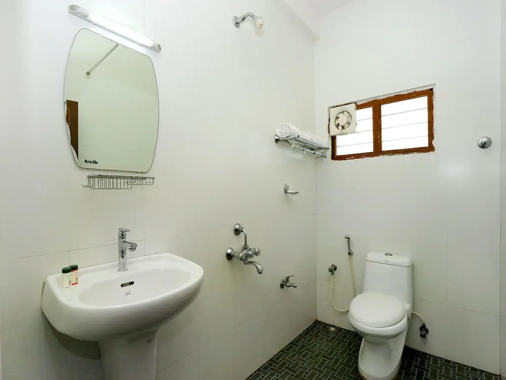 OYO 9116 Thamburu International Hotel