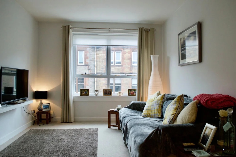 2 Bedroom Flat In Edinburgh