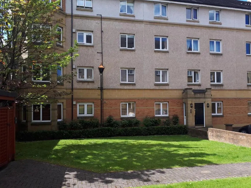 Central & stylish 3 bedroom, 2 bath, free parking