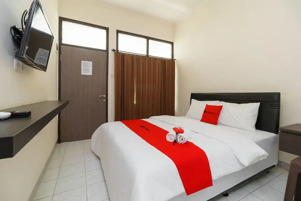 RedDoorz@ Cangkring street Cirebon