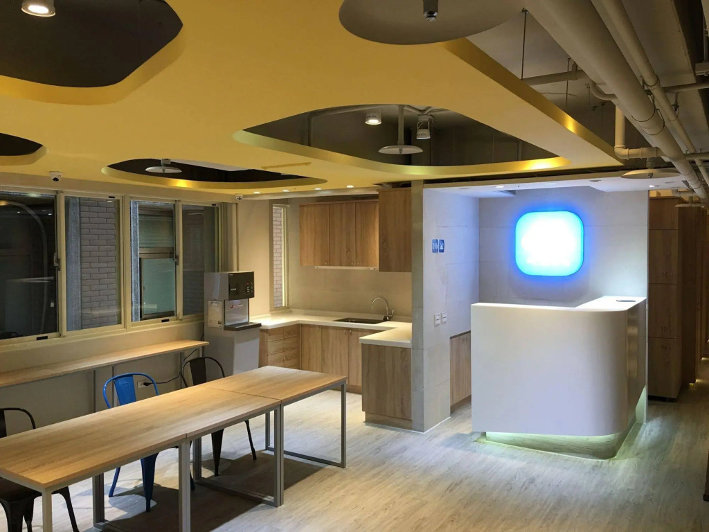 Pillow Hostel