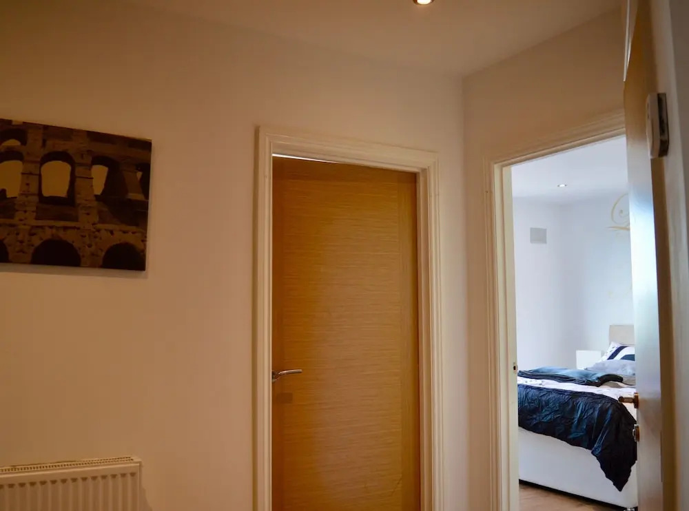 2 Bedroom Apartment With 2 Balconies in Manchester