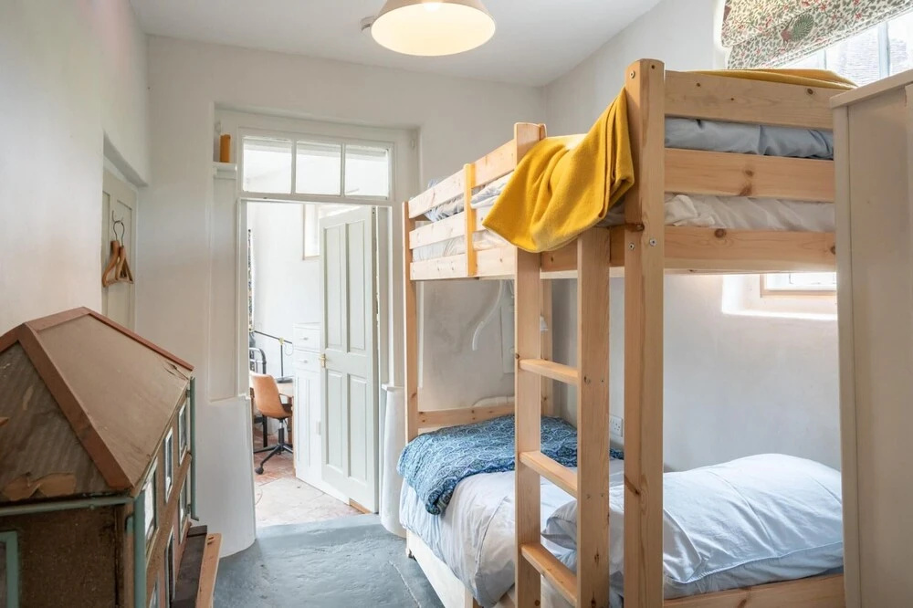 Wonderfully Quirky 3BD Home Amberley West Sussex