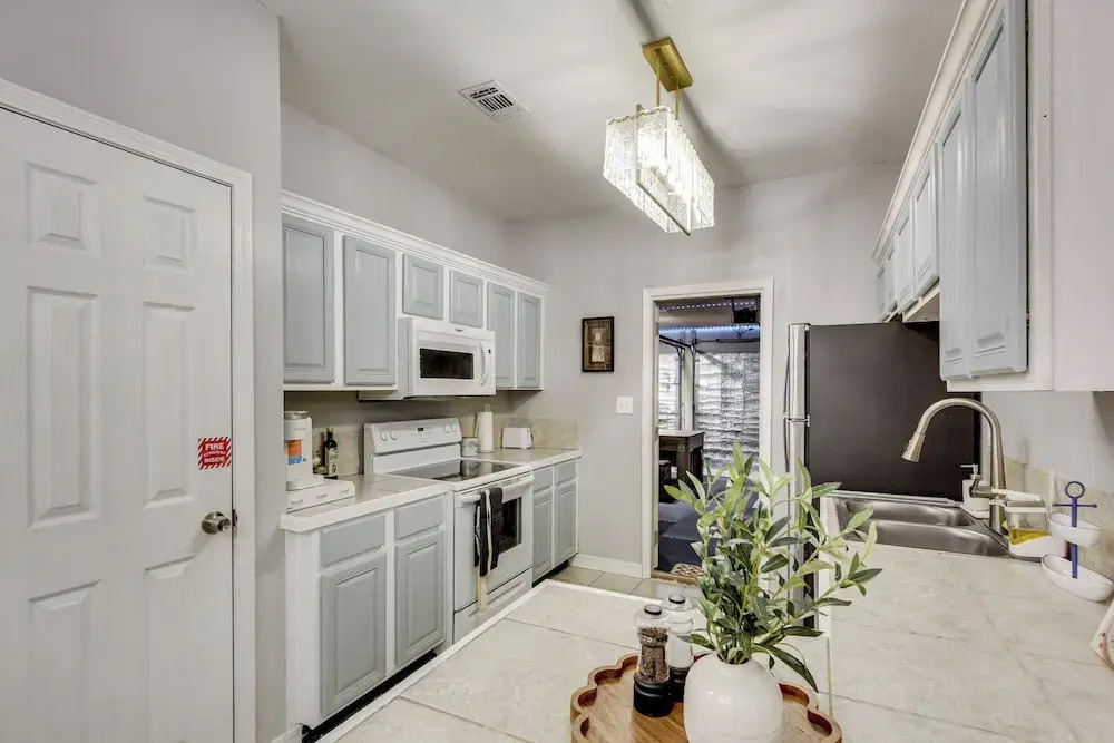 1 Block to Beach: Biloxi Townhome w/ Media Room