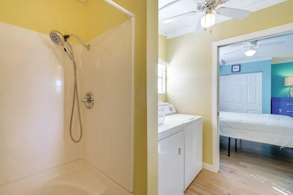 3 Mi to Gulf! Fort Myers Beach Gem w/ Pool Access