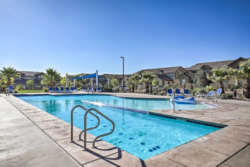 St George Area Townhome w/ Patio + Pool Access