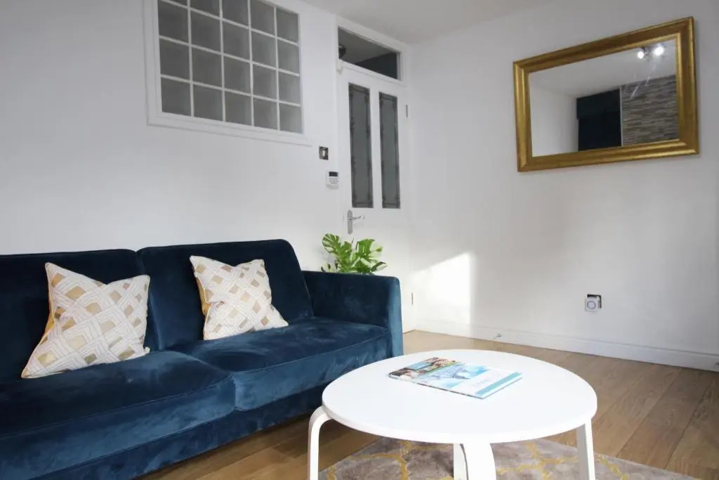 Anjore House - Modern Serviced Apartment in Belfast