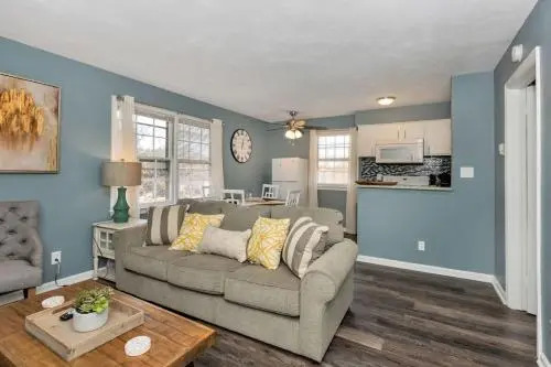 Bay Breeze Anchor Suite (1 bed/1 bath condo with cabanas, fire pits, and pier)