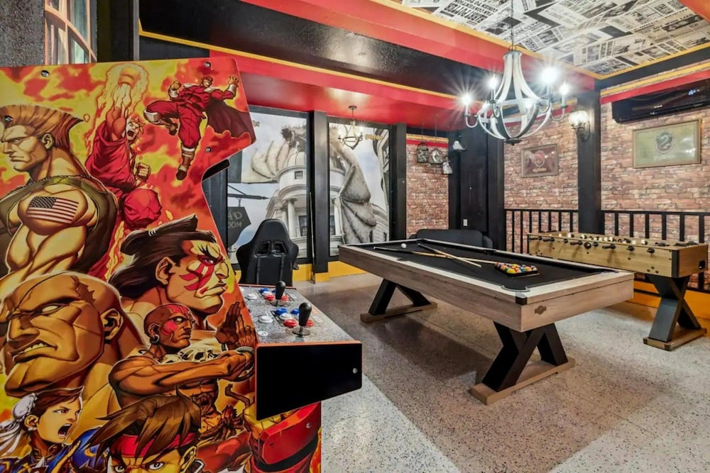 Near Theme Parks, fun Filled Home With Harry Potter Bedroom, & Private Pool