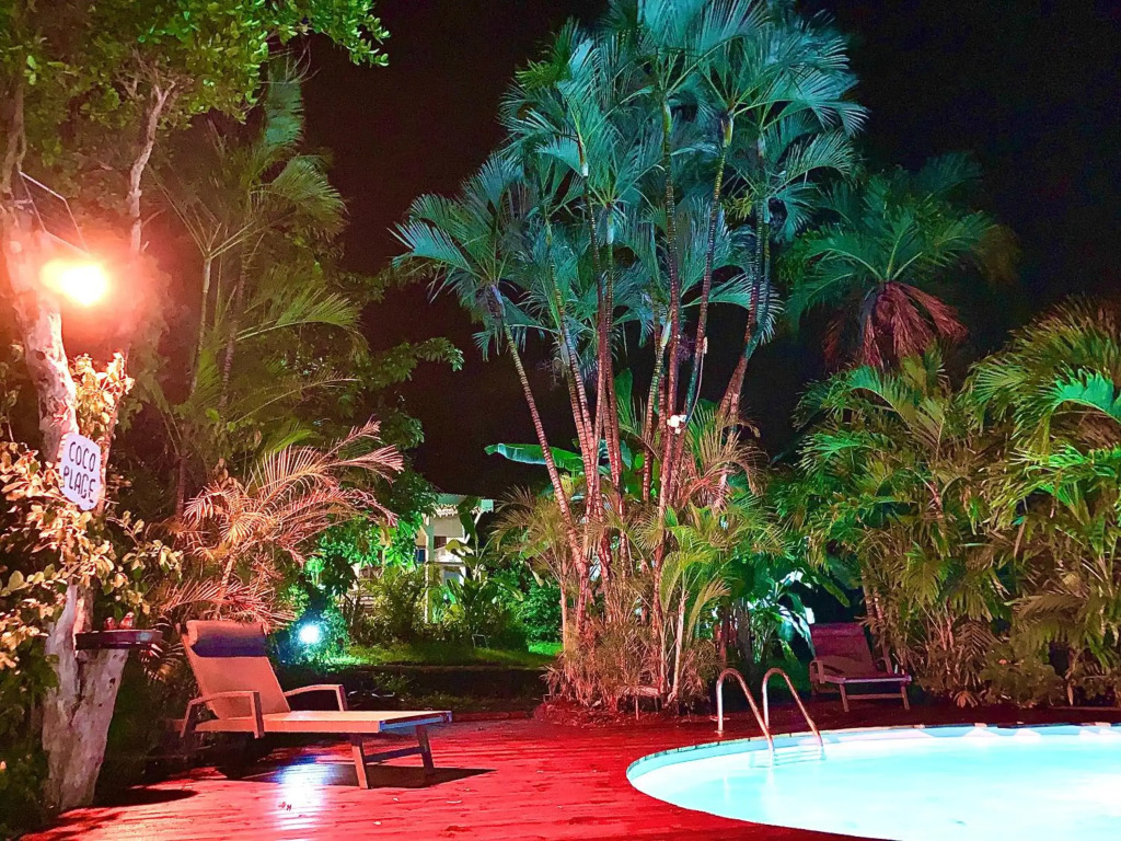 LODGE PAMPLEMOUSSE avec PISCINE privative , dans parc calme à 500 m plage