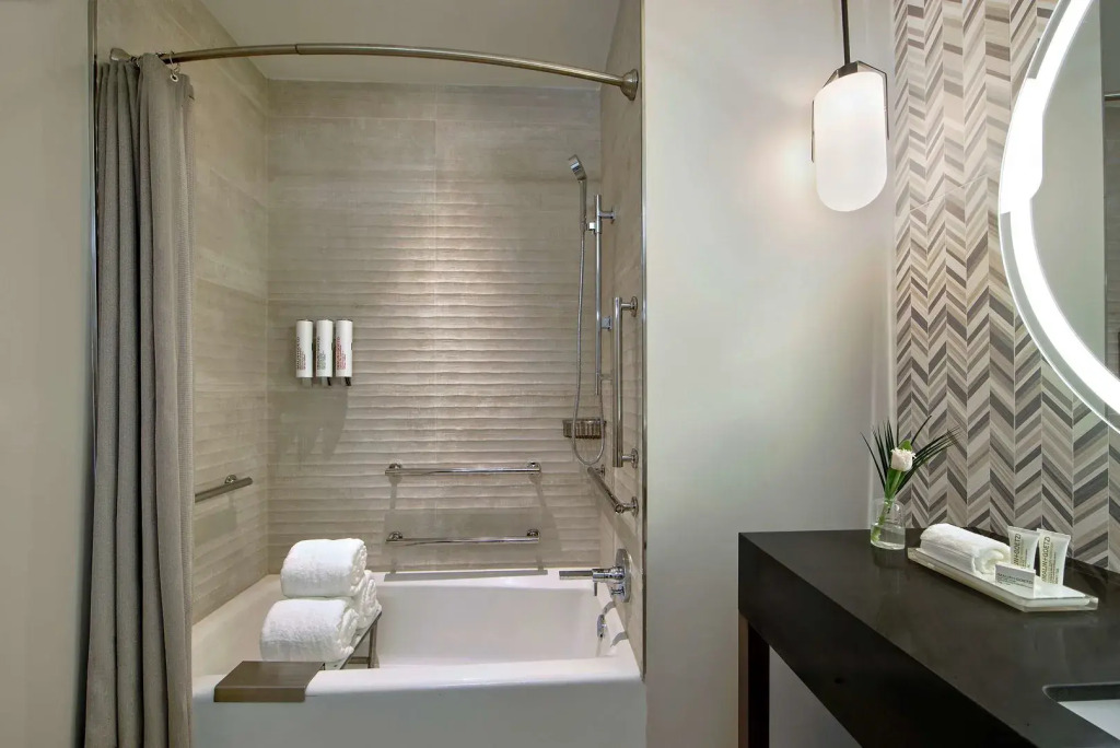 THesis Hotel Miami Coral Gables, Curio Collection by Hilton