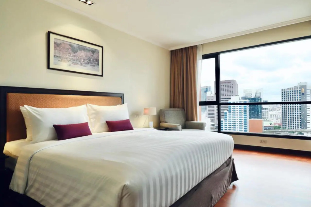 Bandara Silom Suites