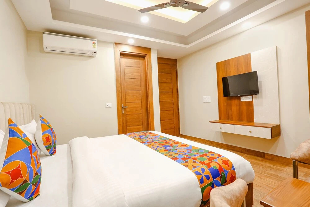 FabHotel Raahi Retreat - Nr Star Mall & 32nd Avenue