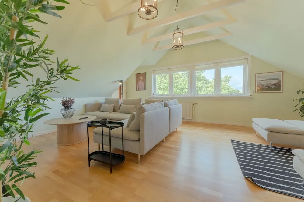 Large Penthouse Apt - Downtown - Marina