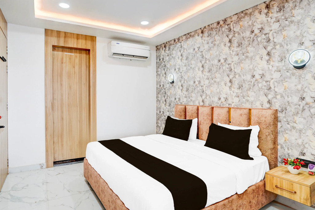 Collection O Ram Mandir Ayodhya Formerly Hotel Aarambh