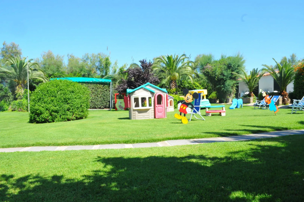 Marina Club Hotel
