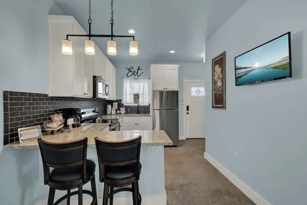 Modern Casita With Hot Tub Six Minutes From Main Street