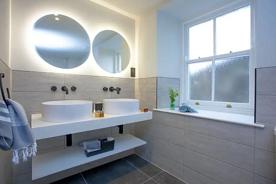 Golden Vanity Suite