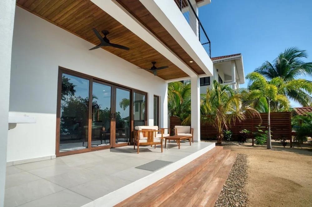 Island Breeze Villa - 5 Bedroom Private Island Villa w Pool