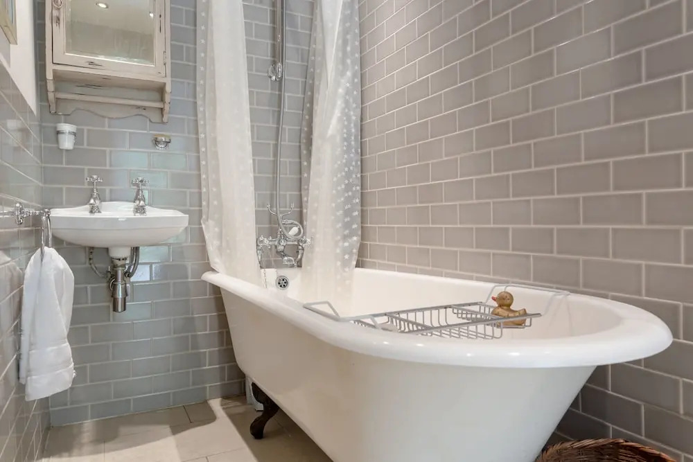 2 Bedroom Garden Flat in Brondesbury Park