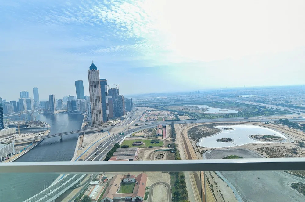Dubai Canal View 1 BR Premium Apartment - AMN