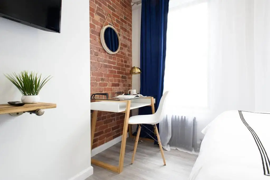 240-15 Luxury Studio Prime Location W D