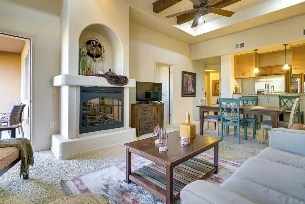 Inviting Las Cruces Condo < 1 Mi to Mesilla Plaza!