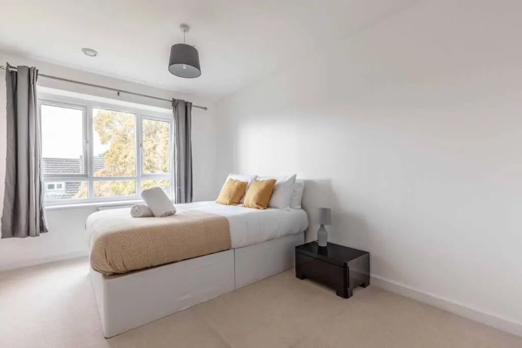 2 Bed/2 Bath & Free Parking - Langley/Heathrow