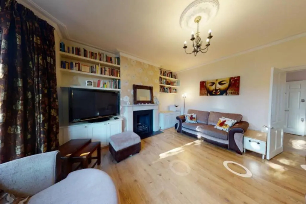 Superb 4 bed flat wgarden - 1 min to Queen's Park