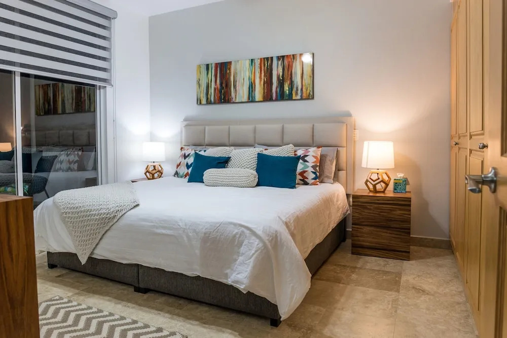 Peninsula 103 2 BR by Casago