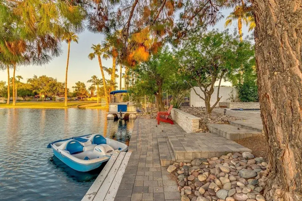 Waterfront w/ Heated Pool and a Paddle Boat in Gilbert! by Redawning