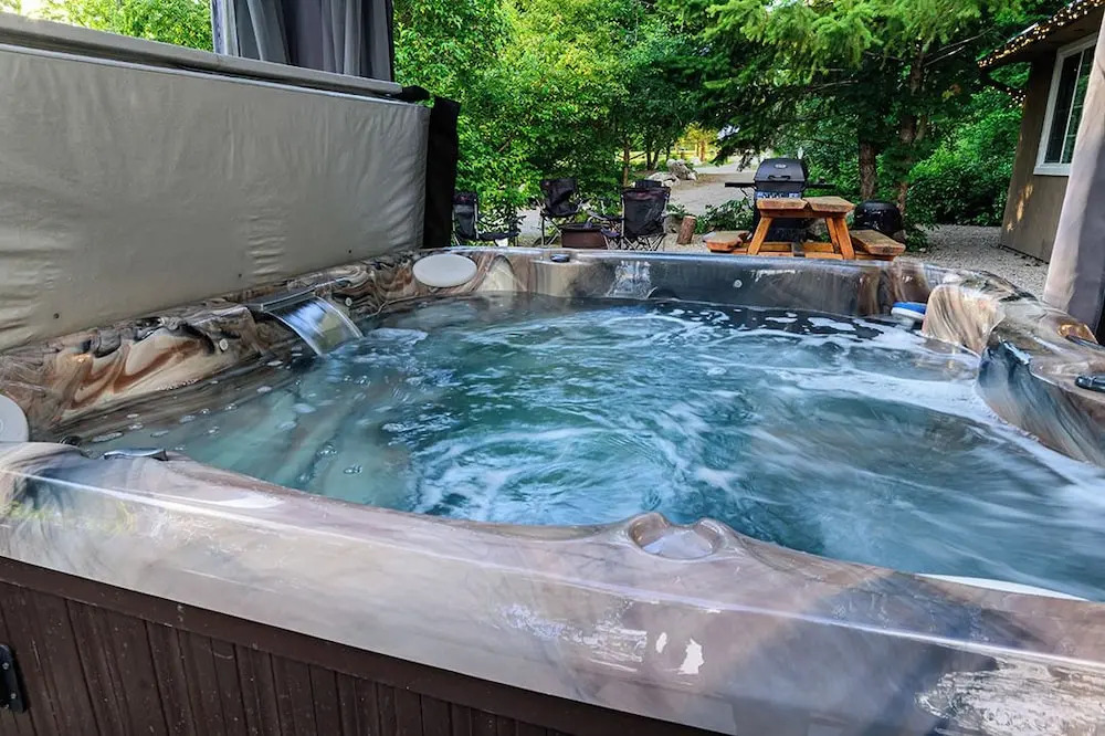 Barefoot Villas Cabin 1 Beaver w/ Hot tub