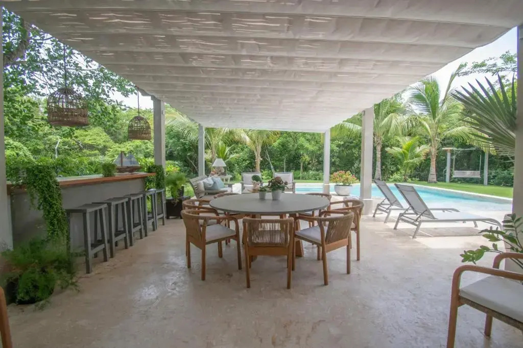 Stylish Fully-staffed Villa Near Beach and Lagoons in Exclusive Golf Resort
