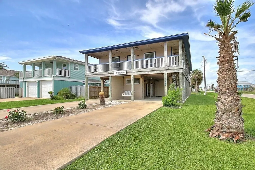 The Salty Hippo 3 Bedroom Home by Redawning