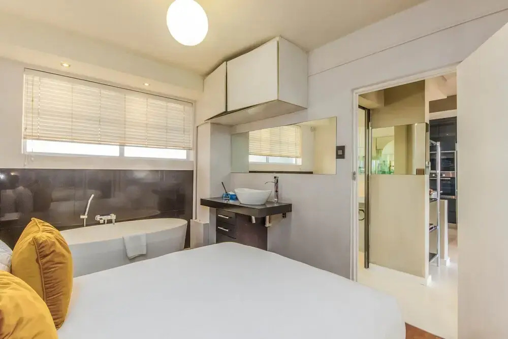 Green Point 2 Bedroom Apartment With Enclosed Balcony and Stunning Views