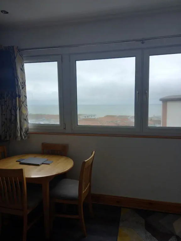 Inviting 2 Bed Apartment in Westwood ho