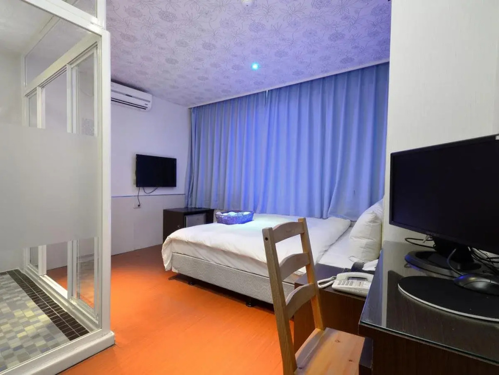 Happiness Inn