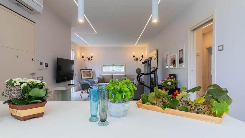 Luxury Apartment in Modern Villa Unit 1