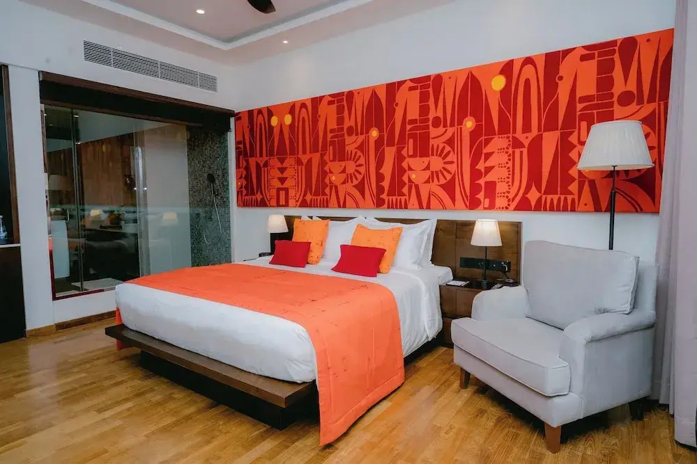 Waters Edge Hotel
