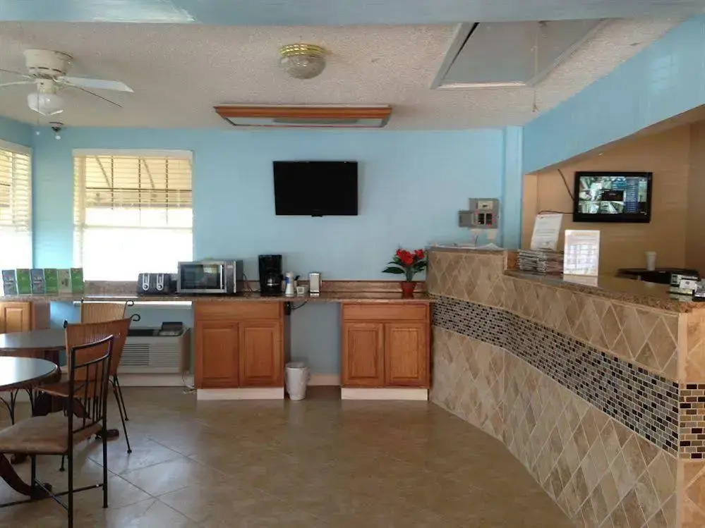 DELUXE INN augusta