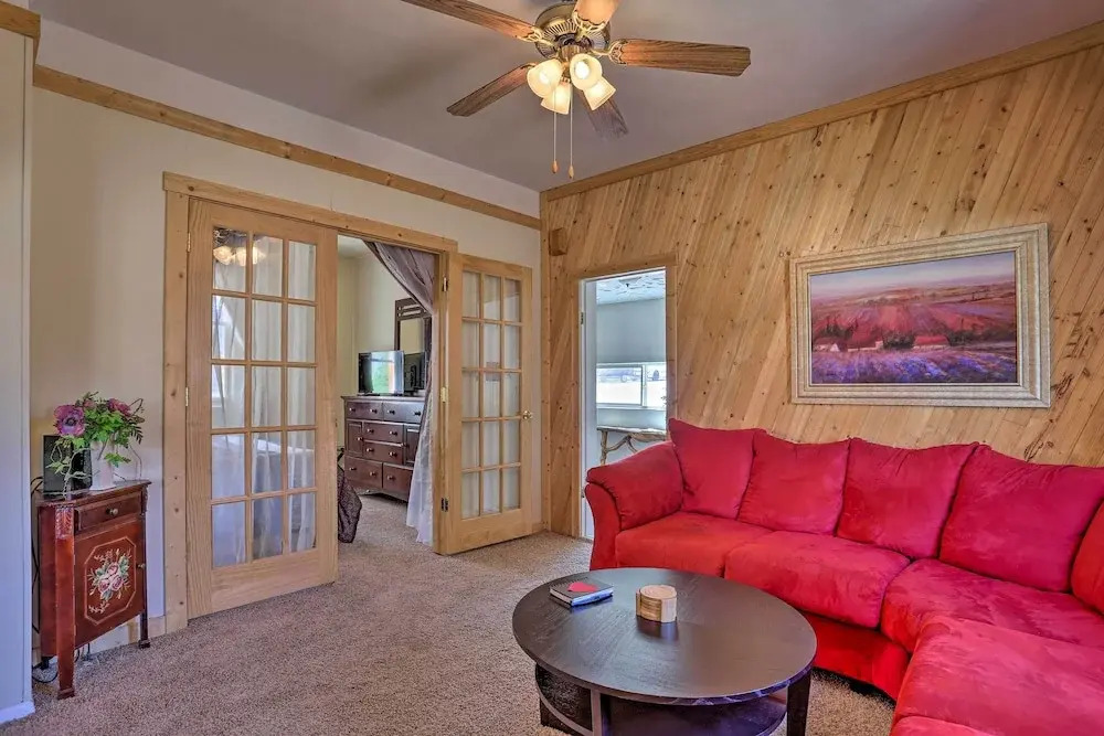 Cozy Black Hills Cabin w/ Deck ~ 3 Mi to Deadwood!