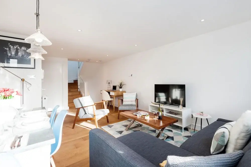 The Lillie Road Residence
