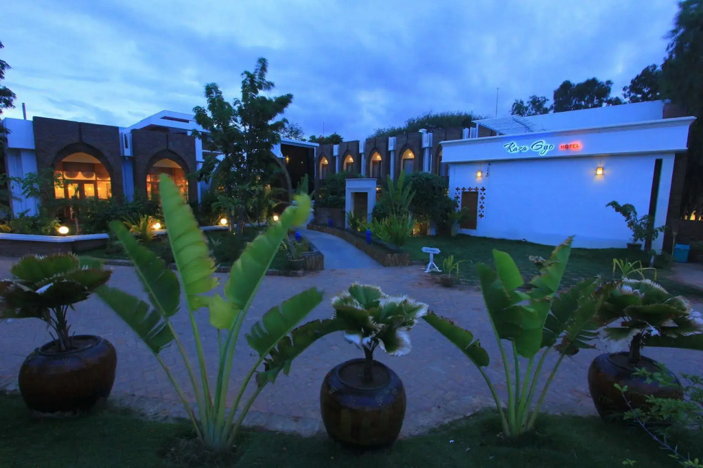 Raza Gyo Hotel