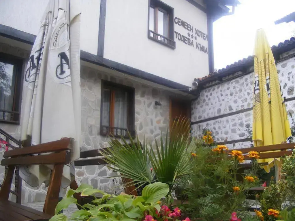 Todeva House Hotel and Tavern
