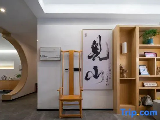 Nalati Shuimu Shangshan Jingyue Yuntang Meisu.