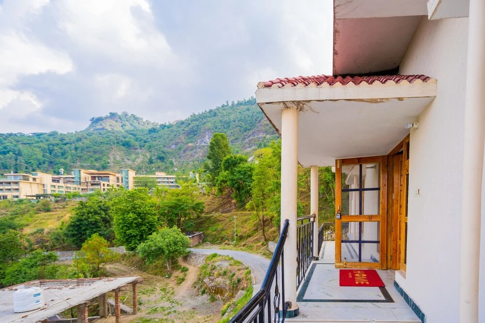OYO 13292 Home Peaceful 2BHK Villa Kempty Fall