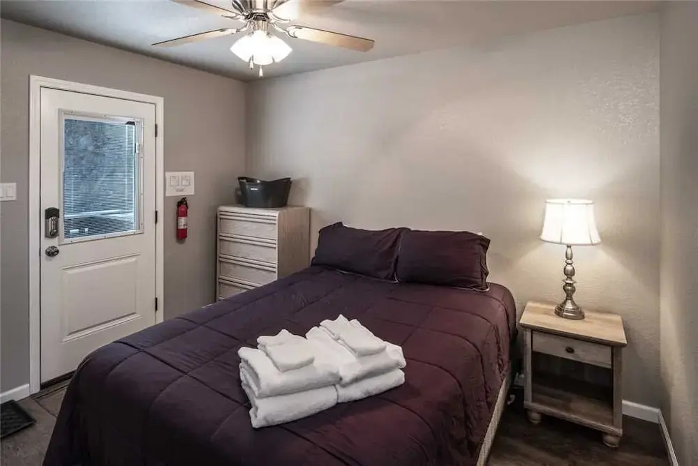 Lassie's Lodge - Three Bedroom Cabin